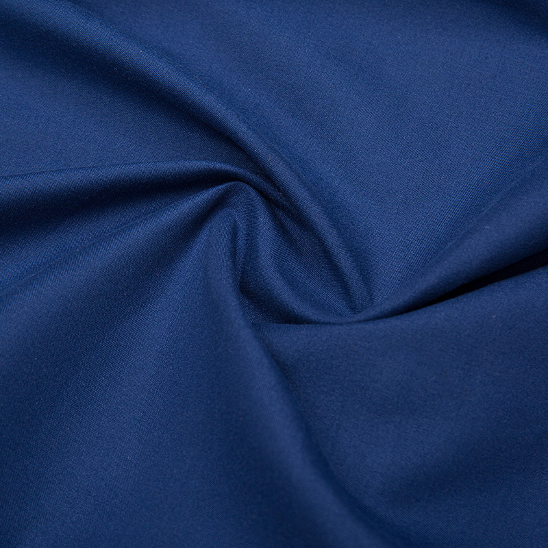 La mano suave que siente la materia textil teñida llano 90gsm del tejido de poliester de los 250cm para la materia textil casera