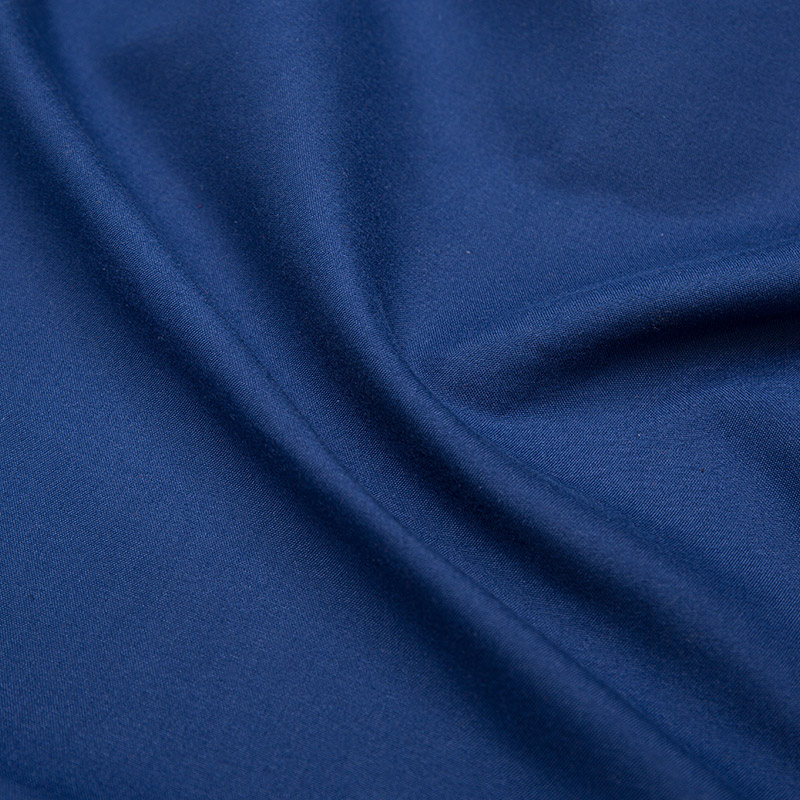 La mano suave que siente la materia textil teñida llano 90gsm del tejido de poliester de los 250cm para la materia textil casera